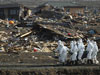 Remoção de escombros e lixo nuclear depois da 1ª explosão na usina de Fukushima.<br /><font size='-1'>fonte: O Globo</font>